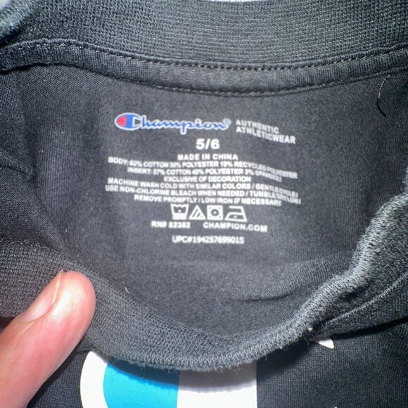 Champion Kids Black T-Shirt With Logo Print Size 5/6 Cotton/Polyester Blend - Picture 3 of 5